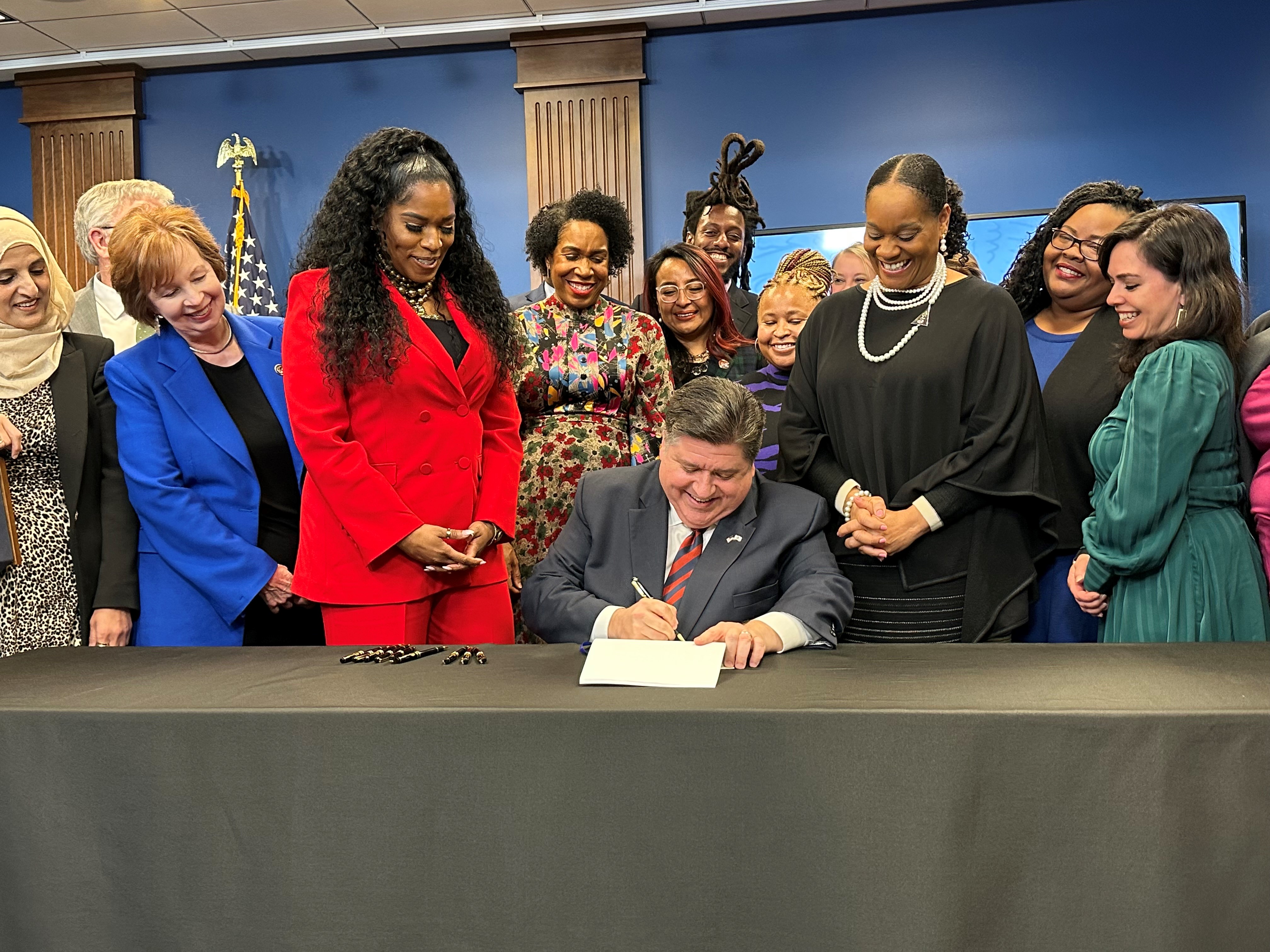 billsigningGOOD